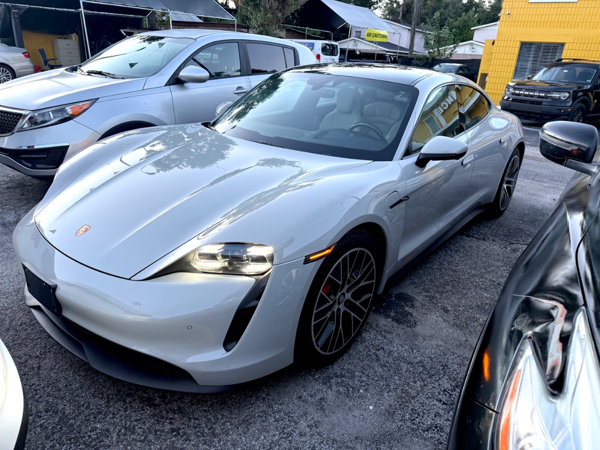 2022 Porsche Taycan -'s photo